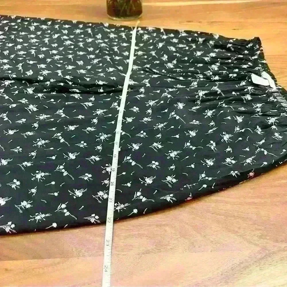 Victoria’s Secret Victoria Secret Black floral lace hem wide leg pants trousers - Picture 9 of 13